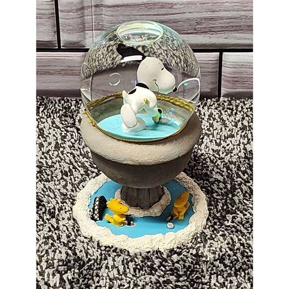 Peanuts Snoopy Water Snow Globe Figure WESTLAND Ice hockey - Picture 2 of 7